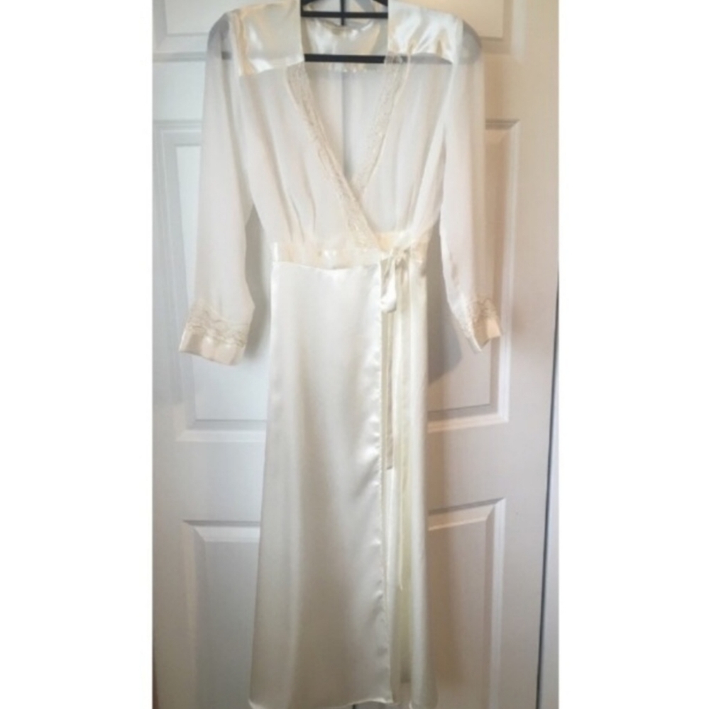 Flora Nikrooz Robe